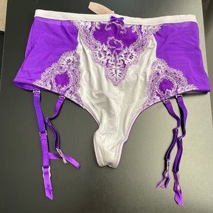 Victoria's Secret NWT Garter Thong  Sz Large